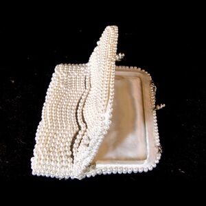 Vintage White & Grey Beaded Kiss Lock Clutch Purse Silver Chain
